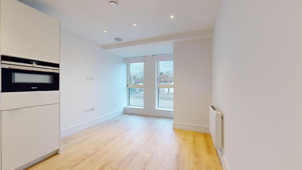 Flat Beverley Way in Greater London
