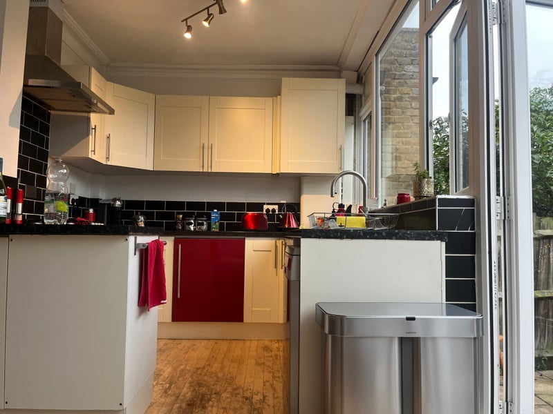 Room Clarendon Drive in Greater London