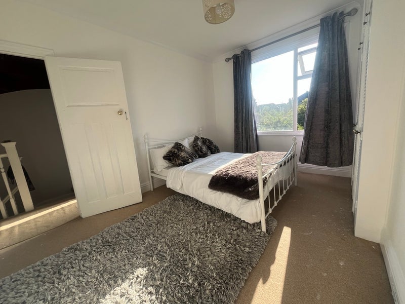 Room Clarendon Drive in Greater London