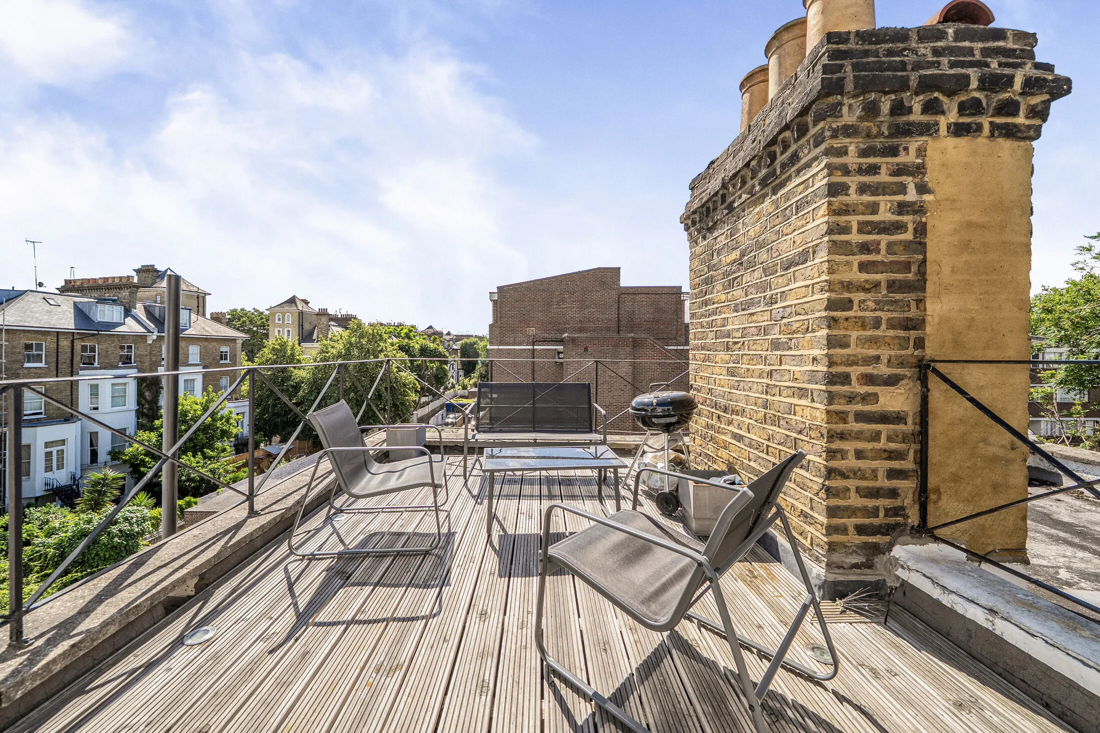 Flat Finborough Road in Greater London