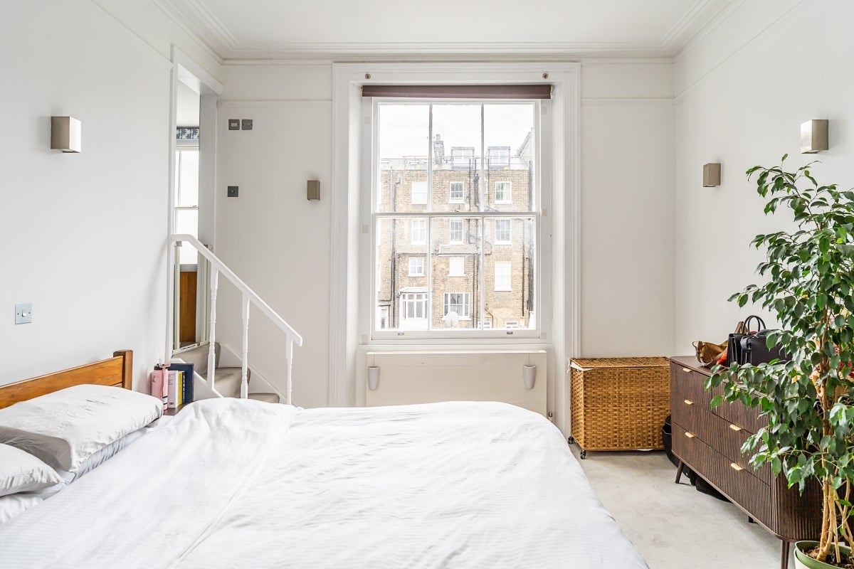 Flat Cornwall Gardens in Greater London