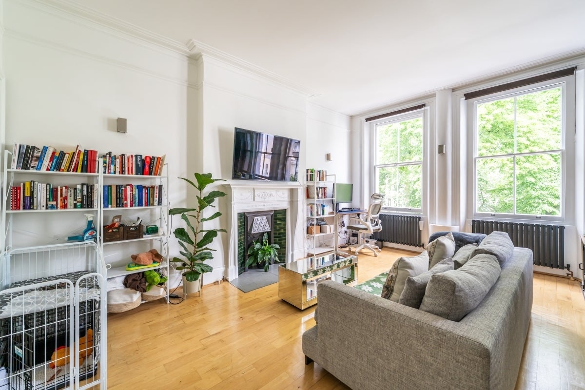Flat Cornwall Gardens in Greater London