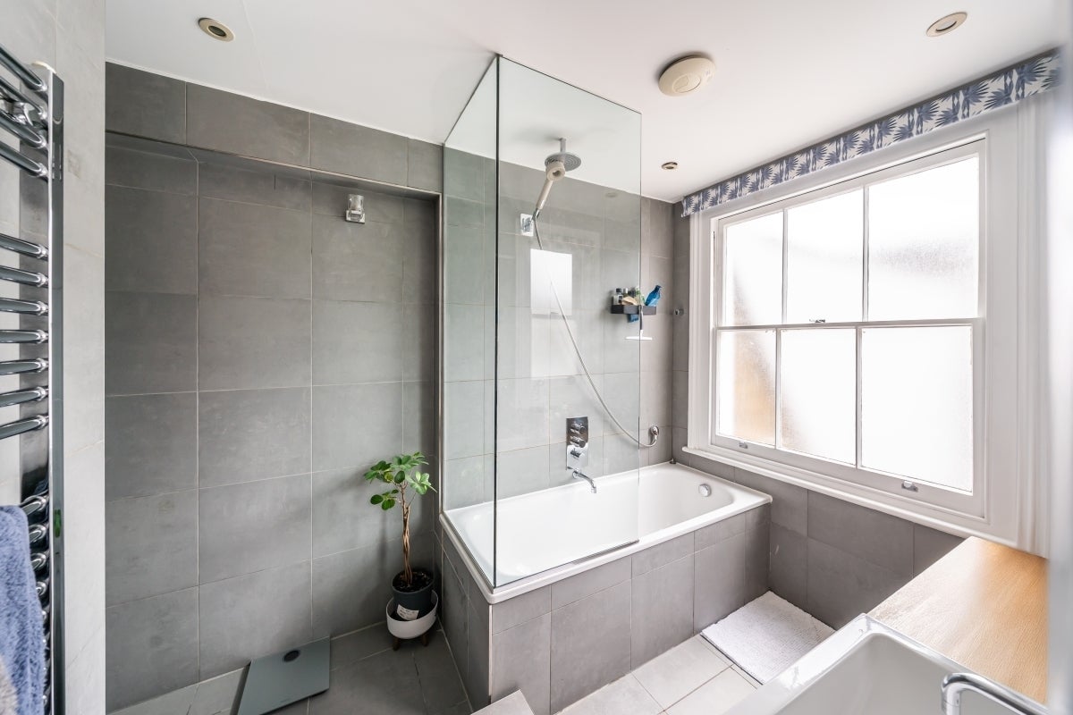 Flat Cornwall Gardens in Greater London