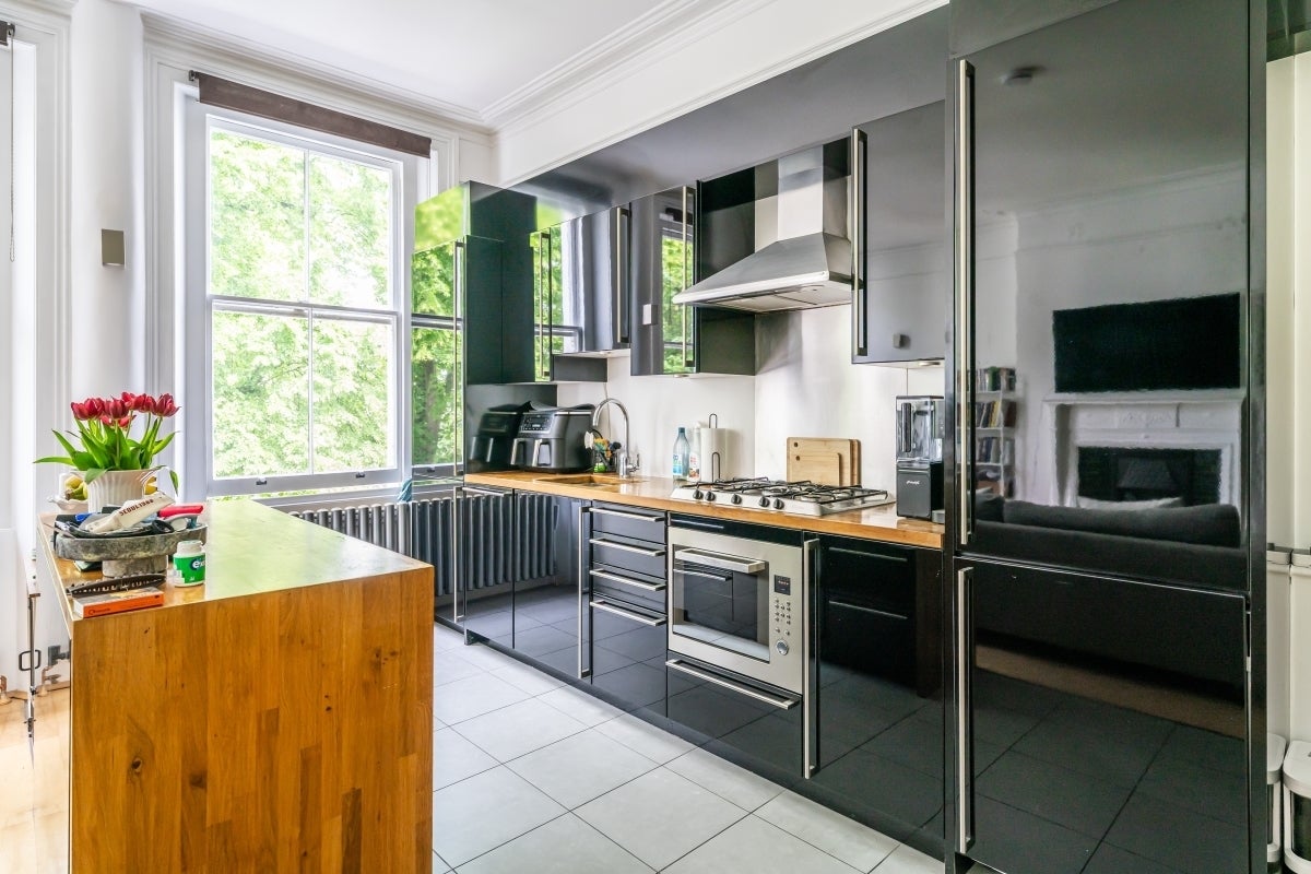 Flat Cornwall Gardens in Greater London