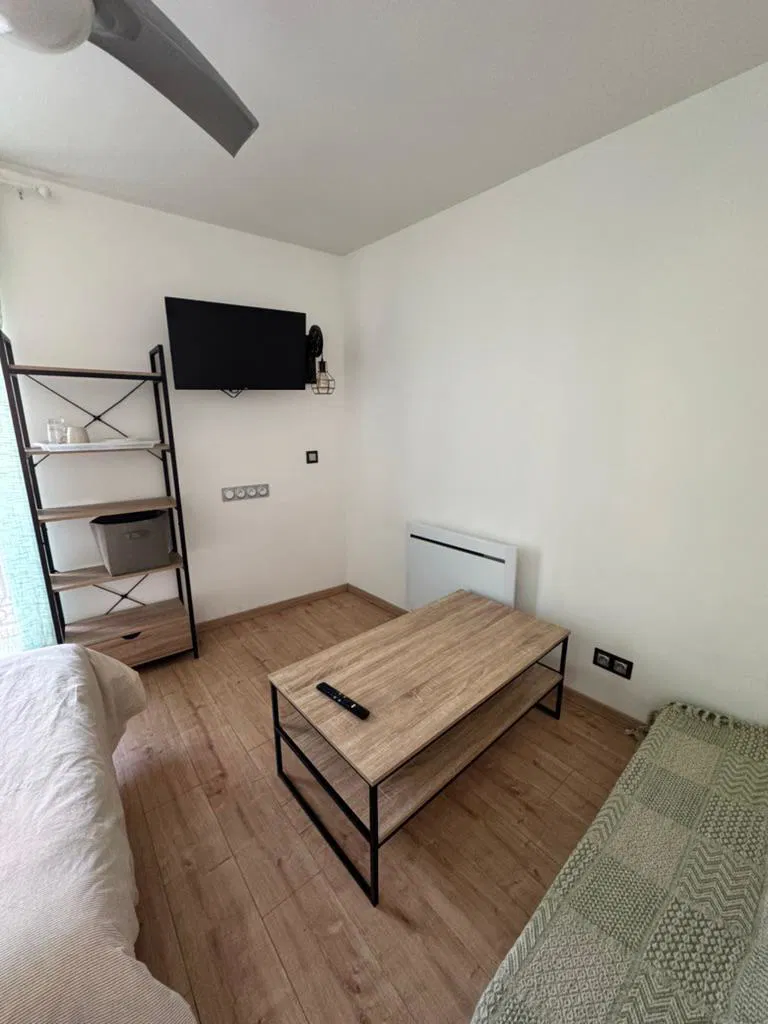 Room Rue Jean-Baptiste Perdraut in Béziers