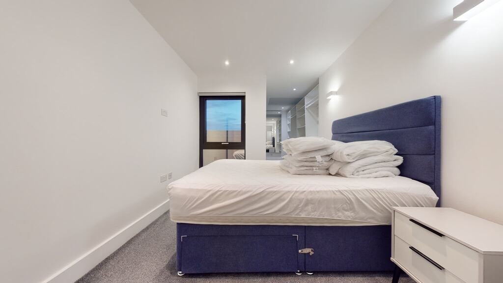 Flat Great West Road in Greater London