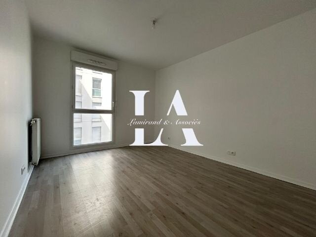Flat Boulevard des Bouvets in Nanterre