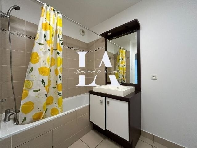 Flat Boulevard des Bouvets in Nanterre