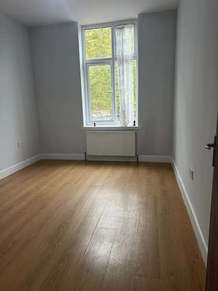 Flat Horsenden Lane North in Greater London
