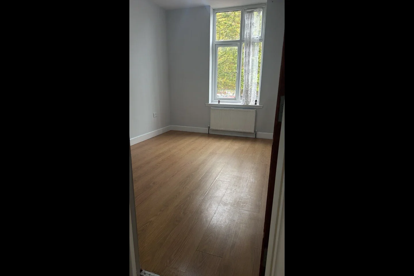 Flat Horsenden Lane North in Greater London
