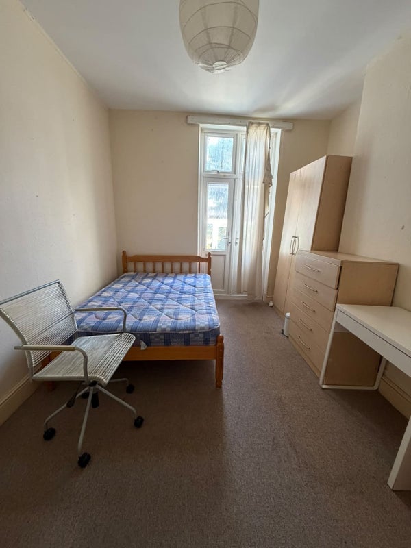 Room Osborne Avenue in Bristol