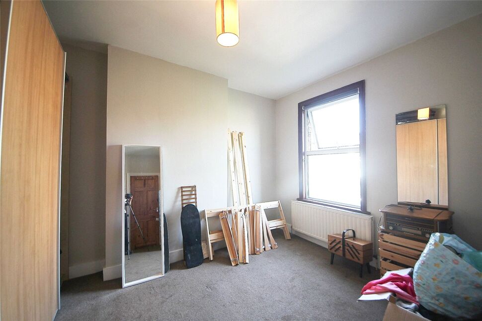 Flat Bertram Road in Greater London