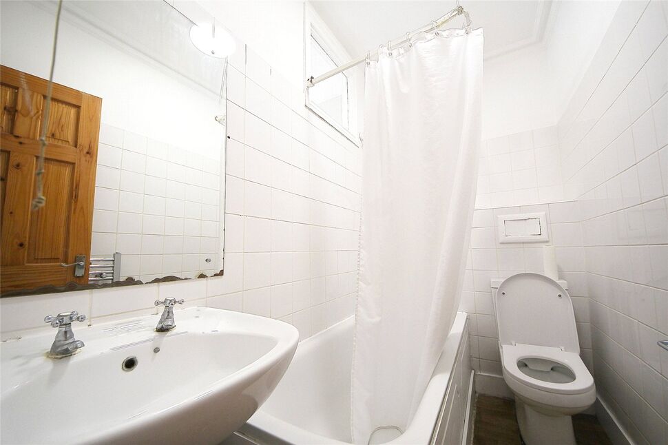 Flat Bertram Road in Greater London