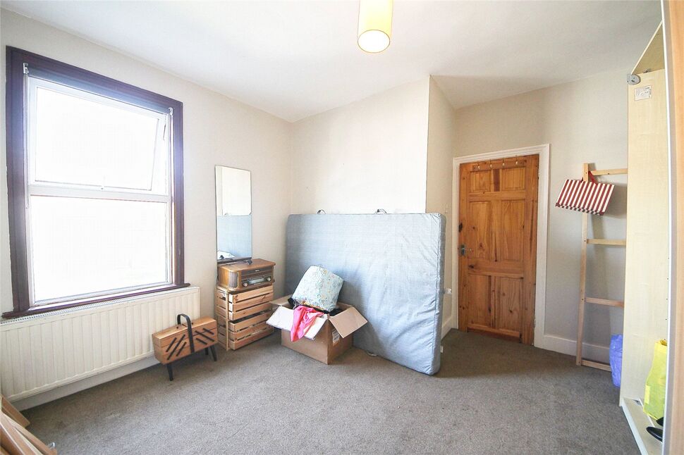 Flat Bertram Road in Greater London