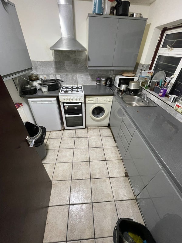 Room High Street South in Greater London