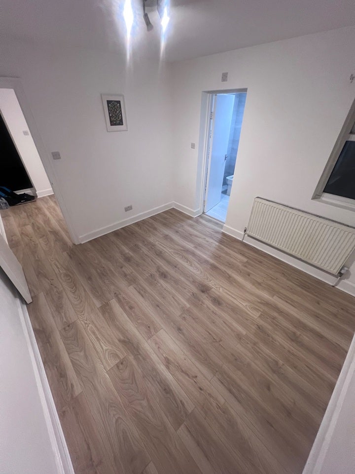 Flat Devonshire Road in Greater London