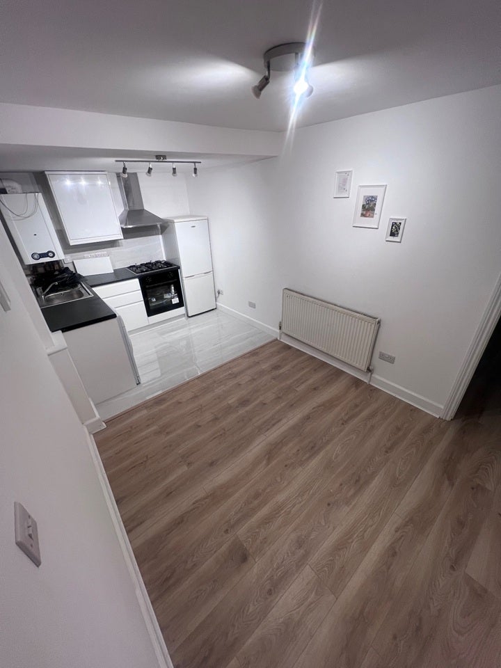 Flat Devonshire Road in Greater London