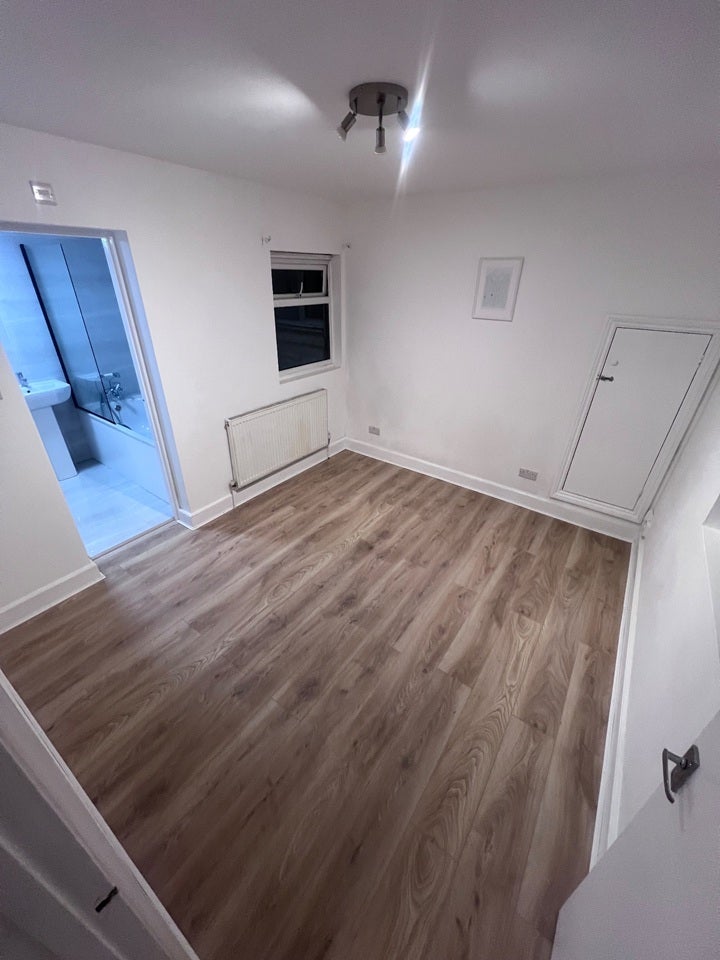 Flat Devonshire Road in Greater London