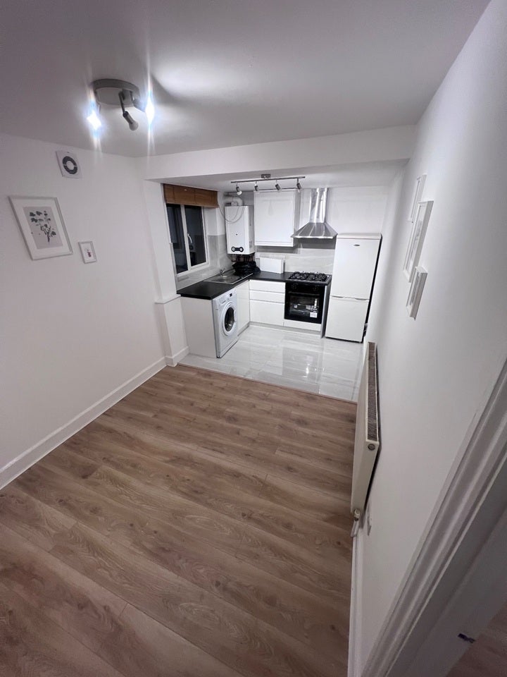 Flat Devonshire Road in Greater London