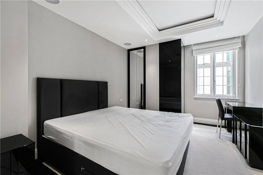 Flat Eccleston Street in City of Westminster
