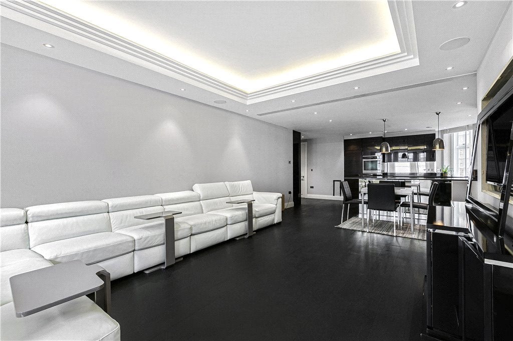 Flat Eccleston Street in City of Westminster