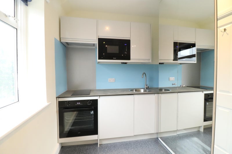 Room Western Avenue in Greater London