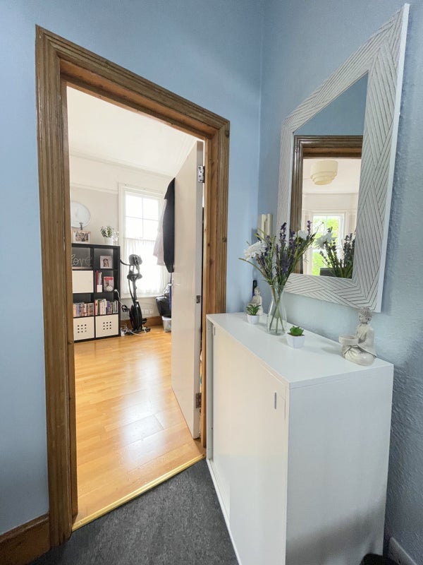 Flat Ashley Crescent in Greater London