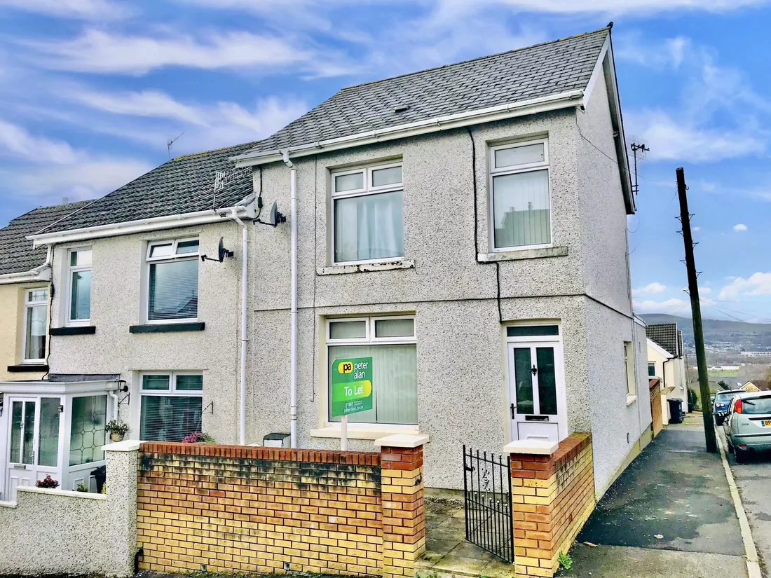 House St. Tydfil's Avenue in Town