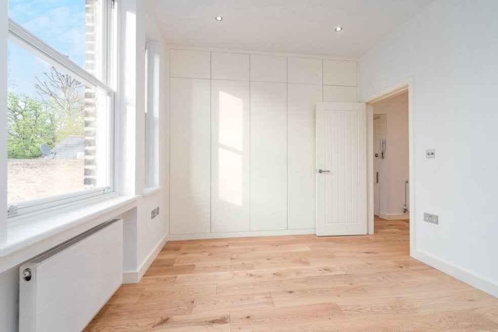 Flat Lyndhurst Road in Greater London