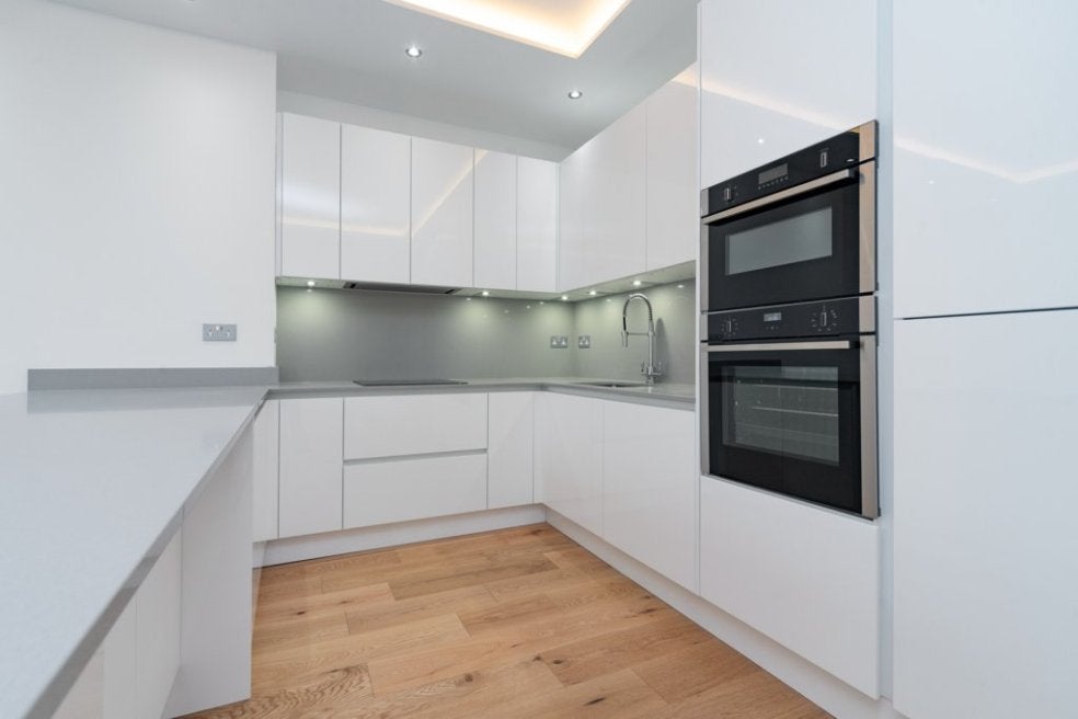 Flat Lyndhurst Road in Greater London