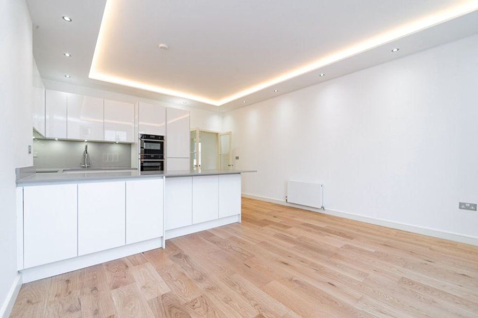 Flat Lyndhurst Road in Greater London