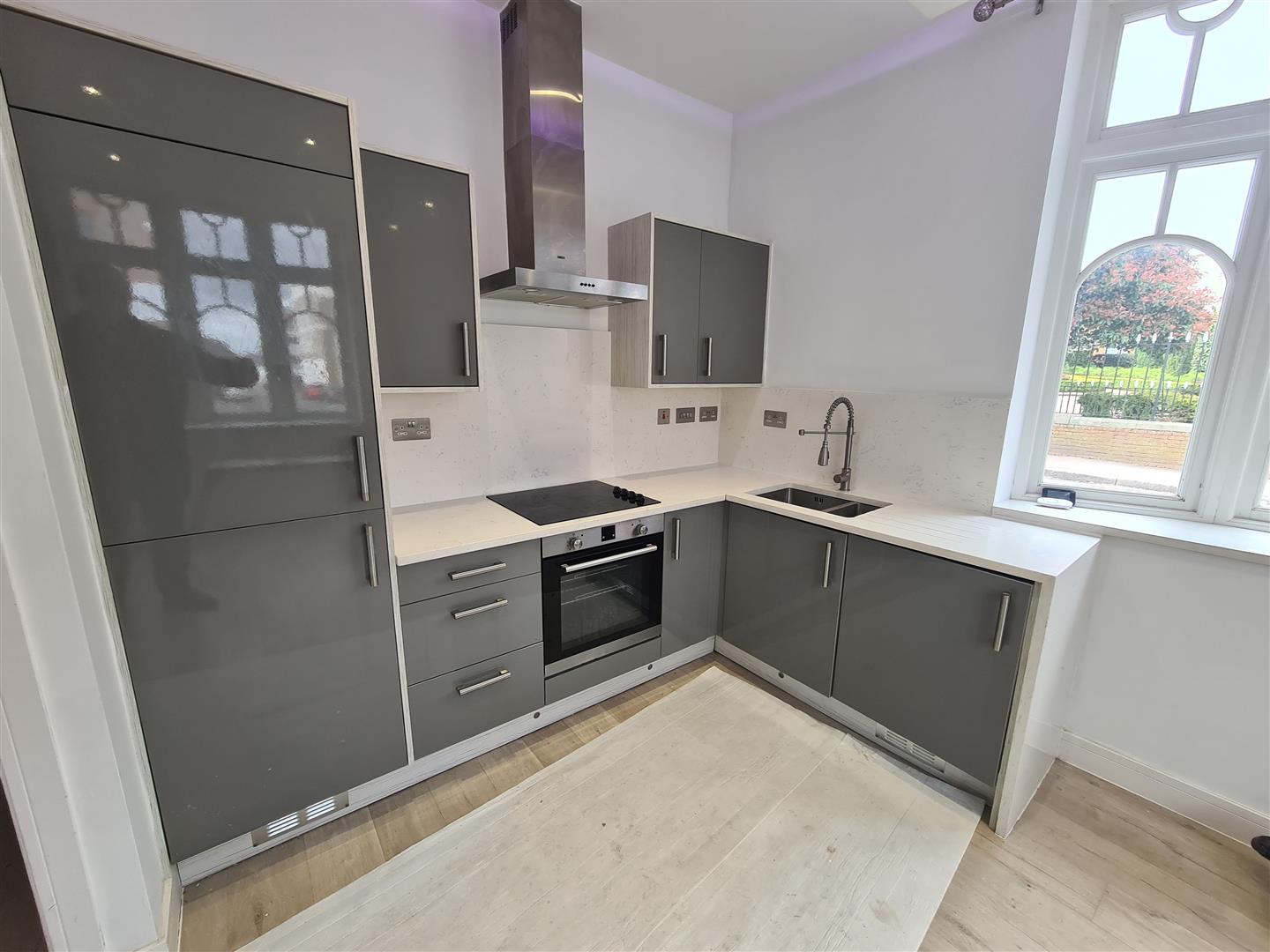 Flat Grosvenor Road in Rushmoor