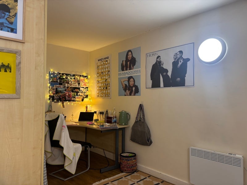 Room Daisy Bank Road in Manchester