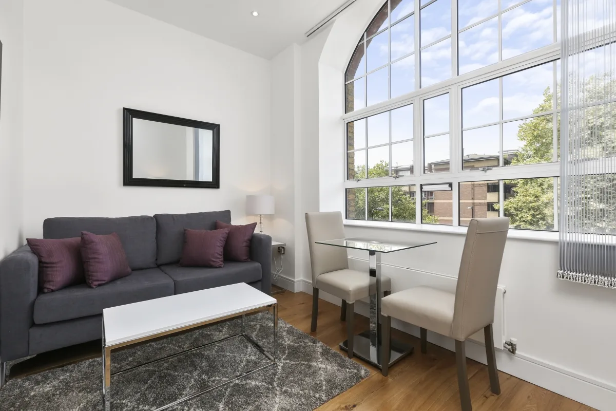 Flat Clapham Road in Greater London