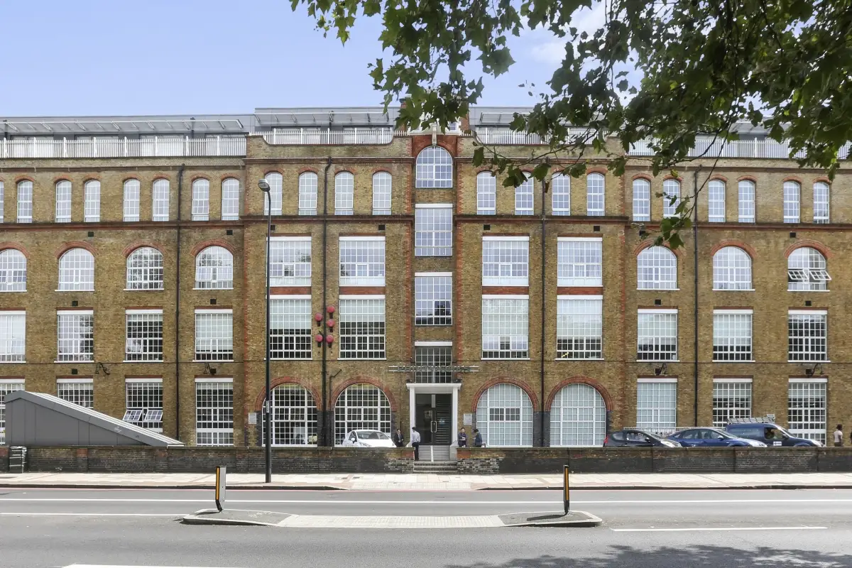 Flat Clapham Road in Greater London