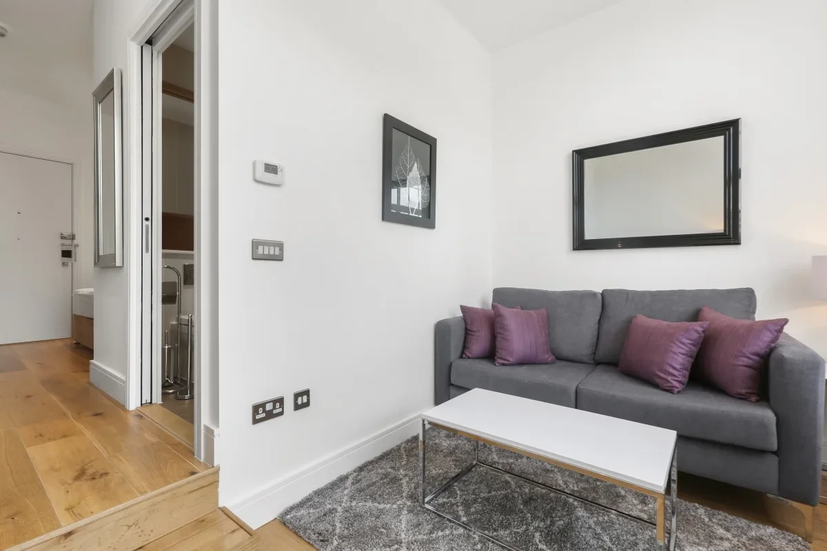 Flat Clapham Road in Greater London