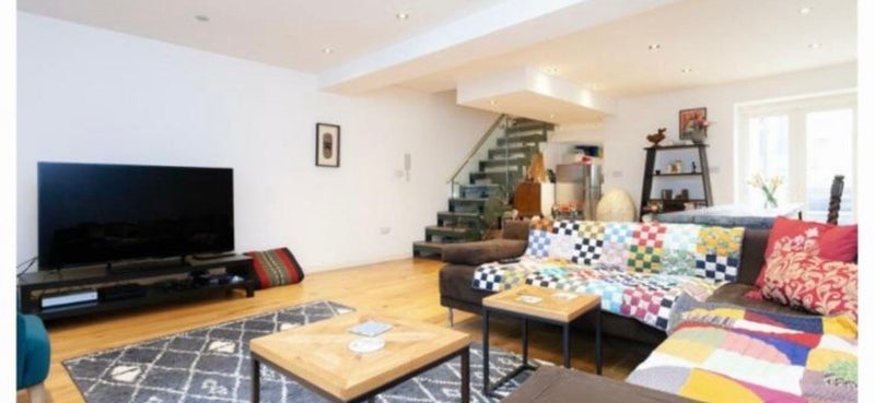 Room Maury Road in Greater London