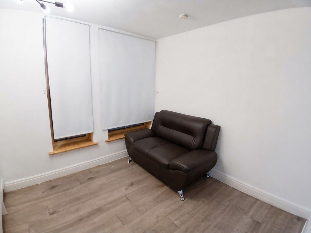 Flat Kilburn High Road in Greater London