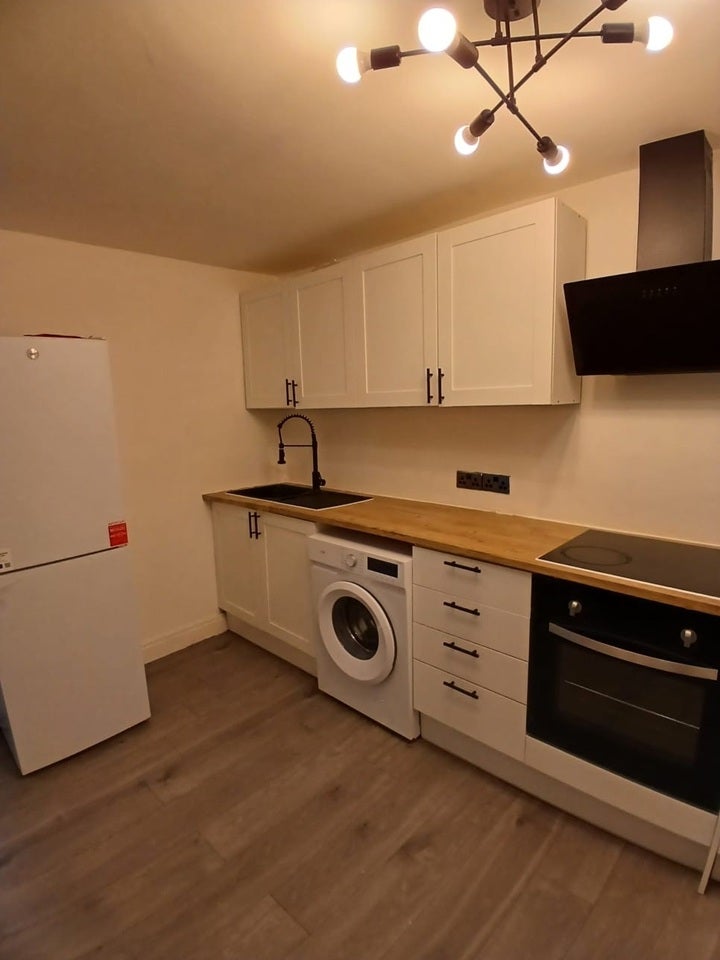 Flat Kilburn High Road in Greater London