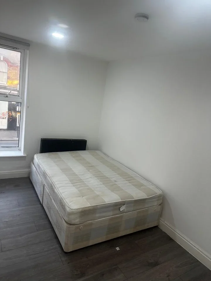 Flat Kilburn High Road in Greater London