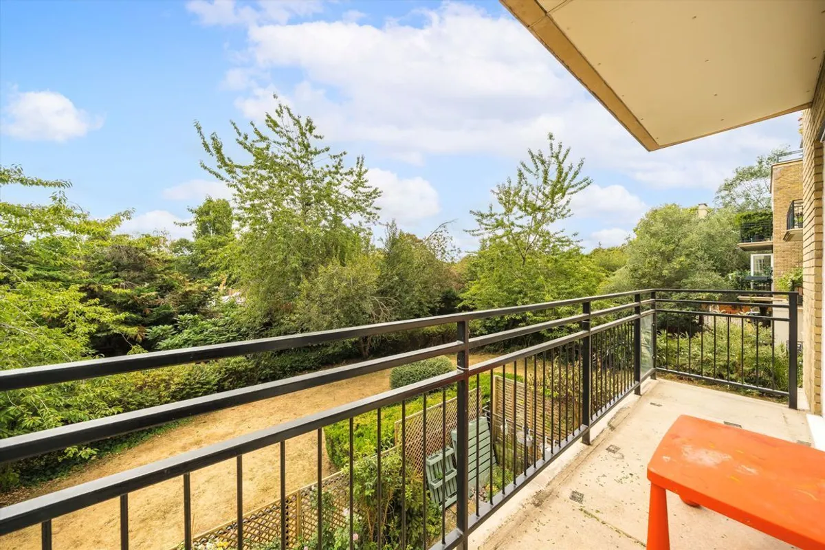 Flat Whitcome Mews in Greater London