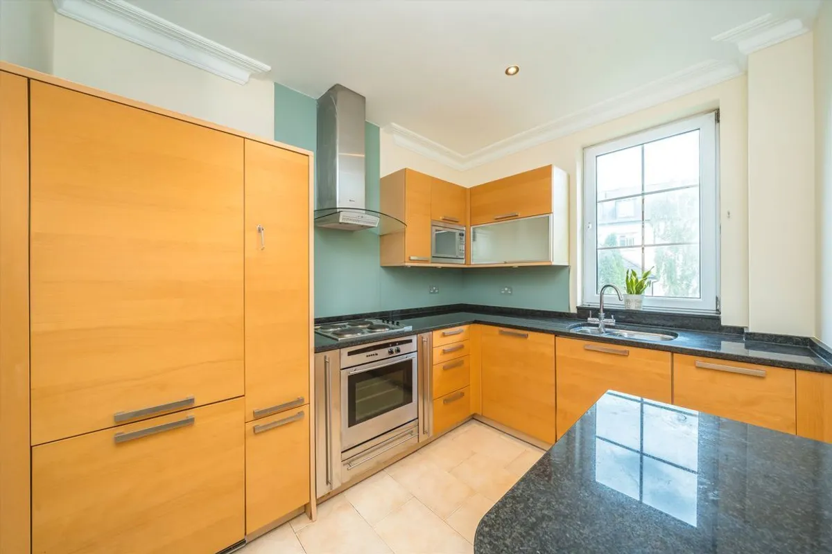 Flat Whitcome Mews in Greater London