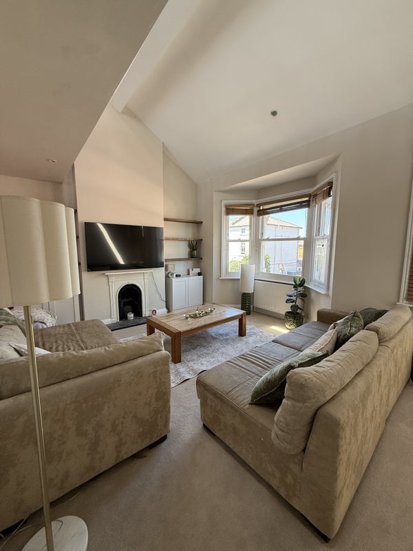 Room Lower Richmond Road in Greater London