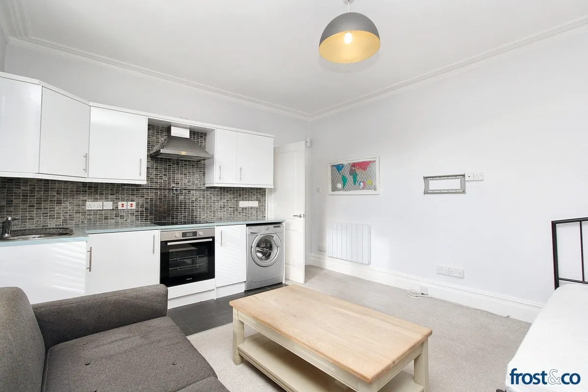 Flat Balmoral Road in Poole