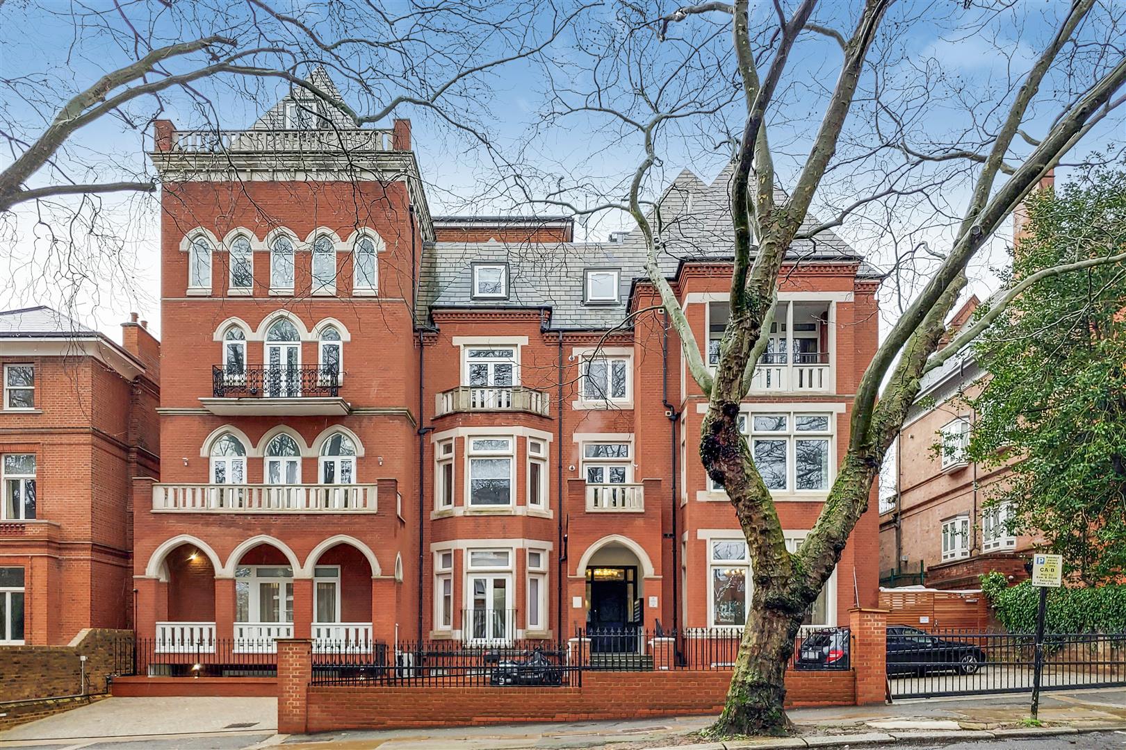 Flat Fitzjohn's Avenue in Greater London