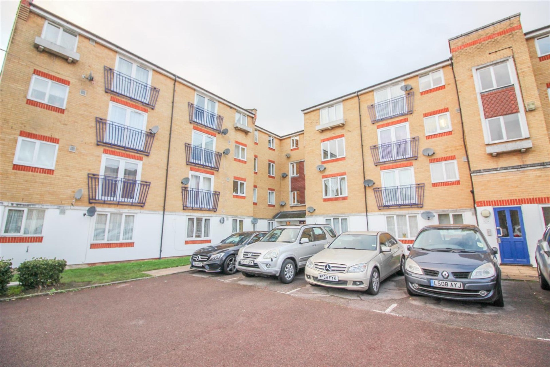 Flat Dads Wood in Harlow