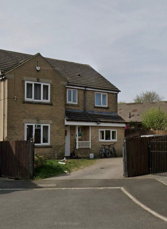 Room Lewis Close in Bradford