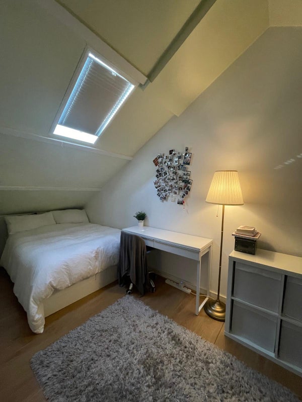 Room Westferry Road in Greater London
