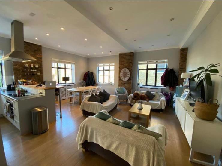 Room Westferry Road in Greater London