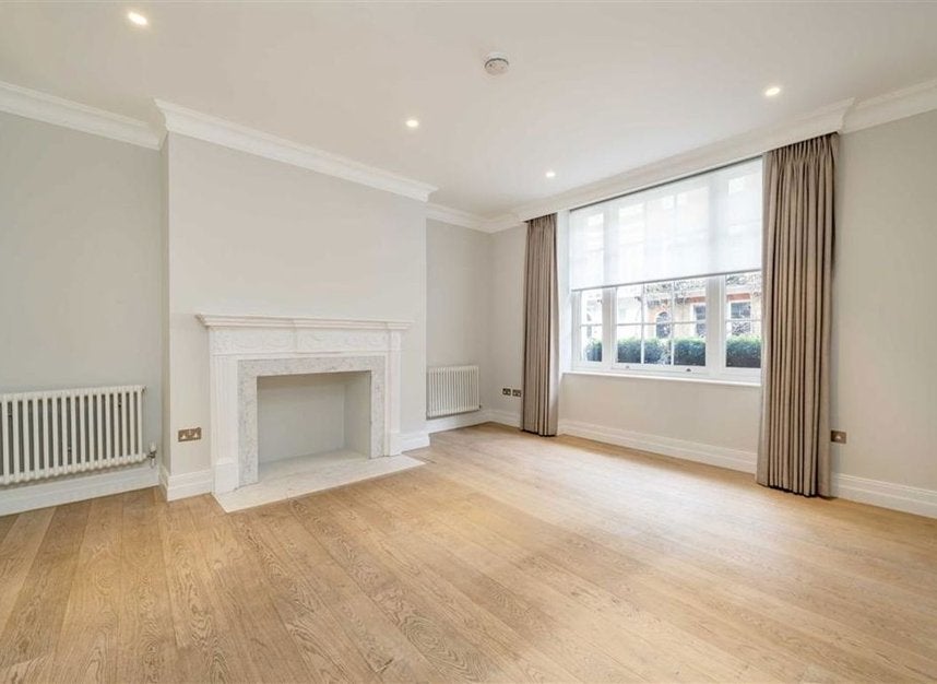Flat Upper Berkeley Street in City of Westminster